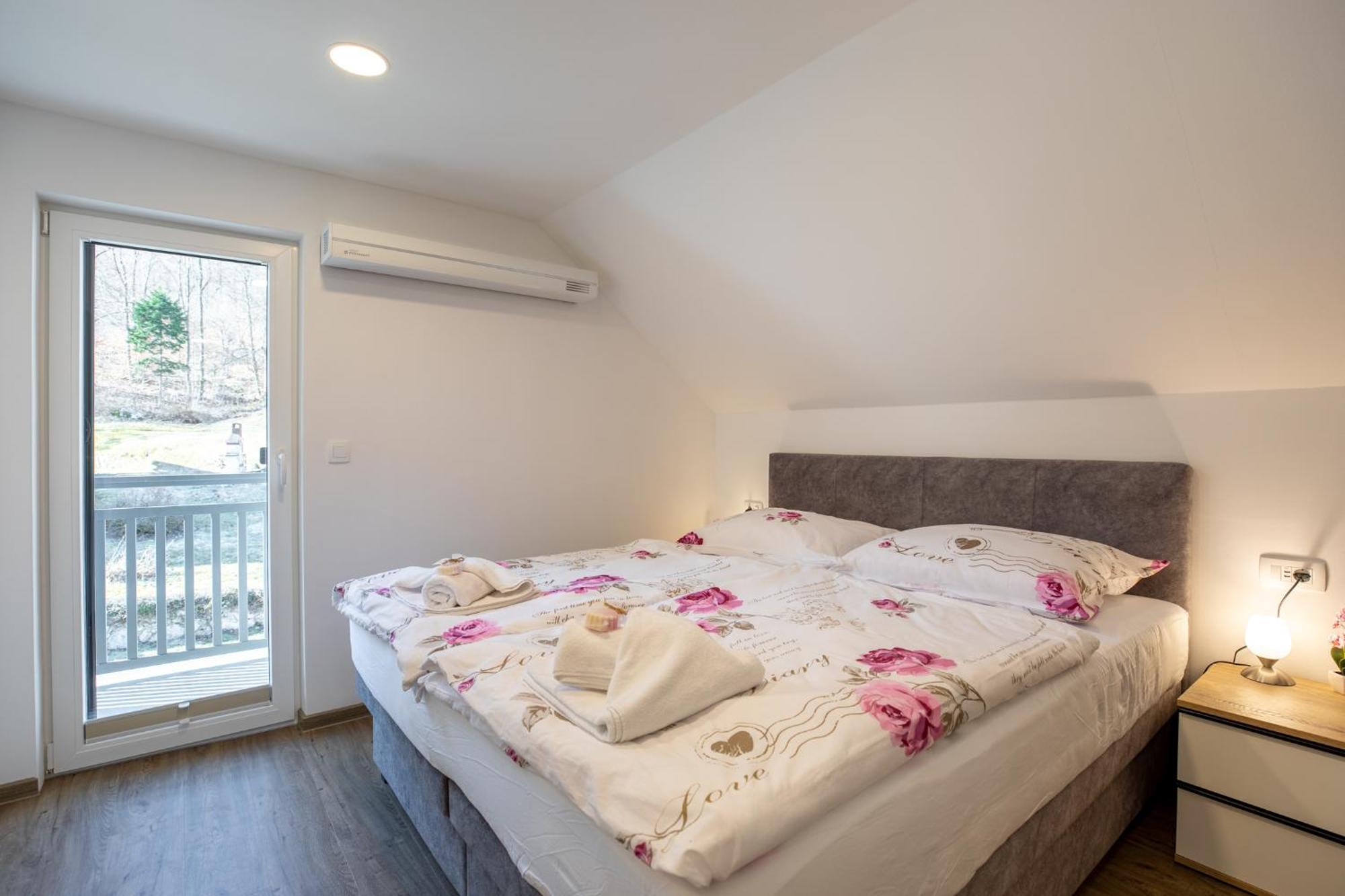Apartment Crystal Aura 1 보히니 외부 사진